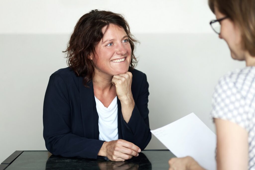 Einzelberatung-Ernährungstherapie-Janine-Brillert Ernährungsberatung zwei Frauen